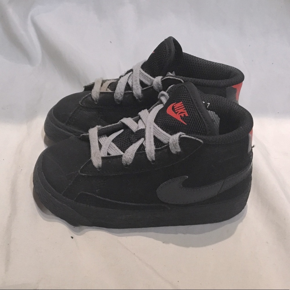 NIKE BLAZER MID Sneakers